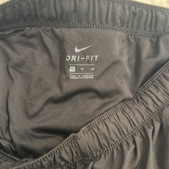 Men’s Dri-Fit Nike Running Shorts with liner - Picture 2 of 3